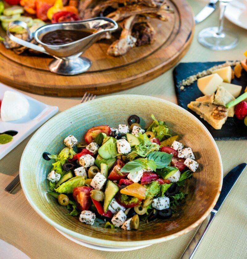original griechischer Salat mit Schafkäse und Oliven
